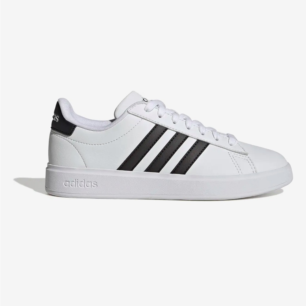 Adidas Grand Court 2.0 women’s sneaker 
Size 8